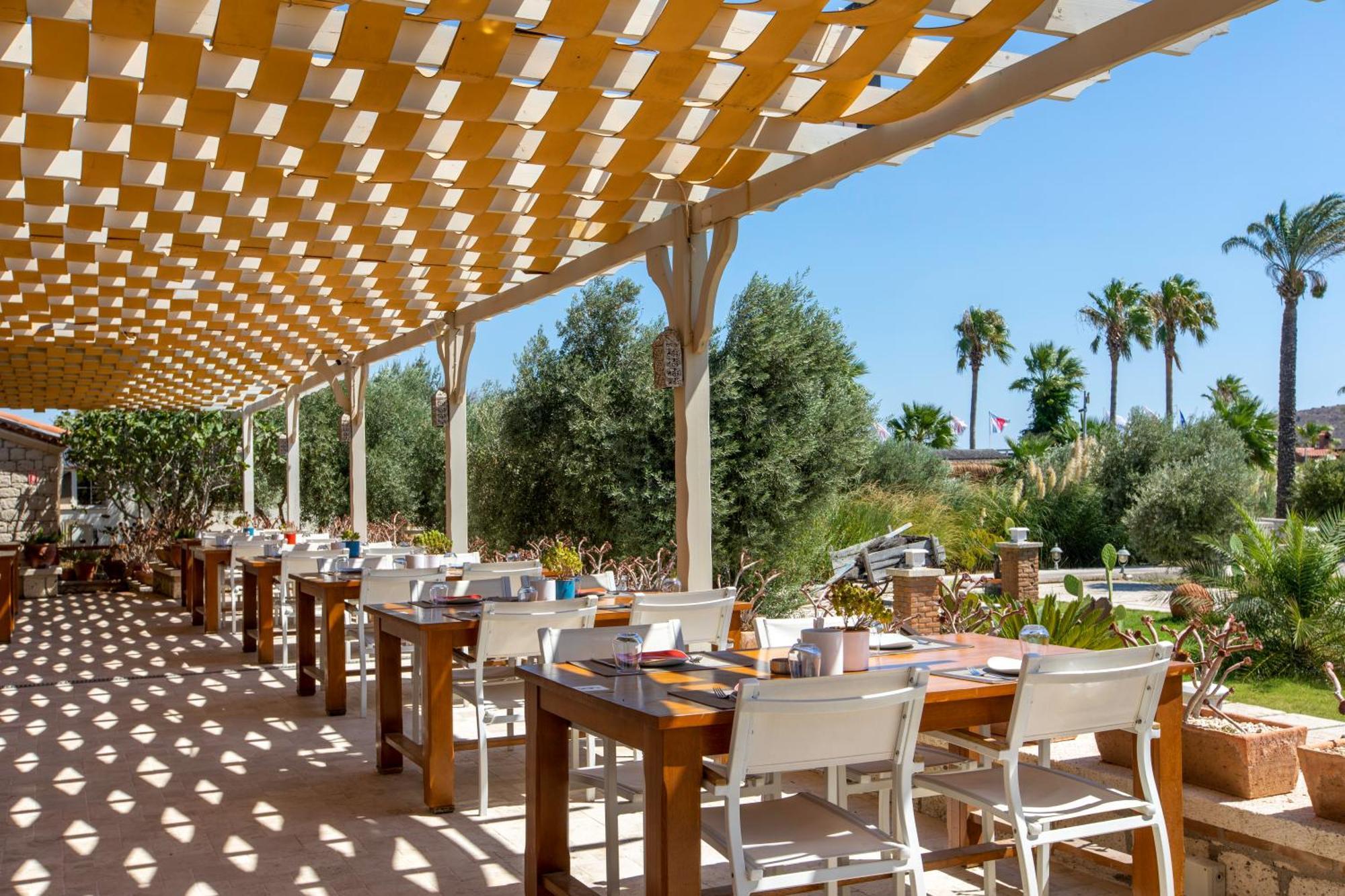 Alacati Beach Resort Bagian luar foto